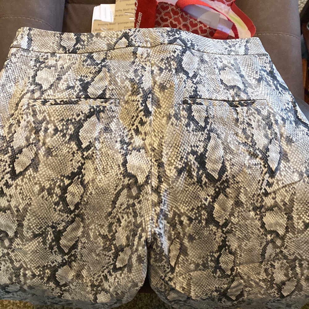Snake skin printed pants Size 10 - Picture 2 of 3
